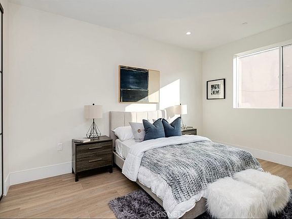 4th image of 5258 Hermitage Ave #5