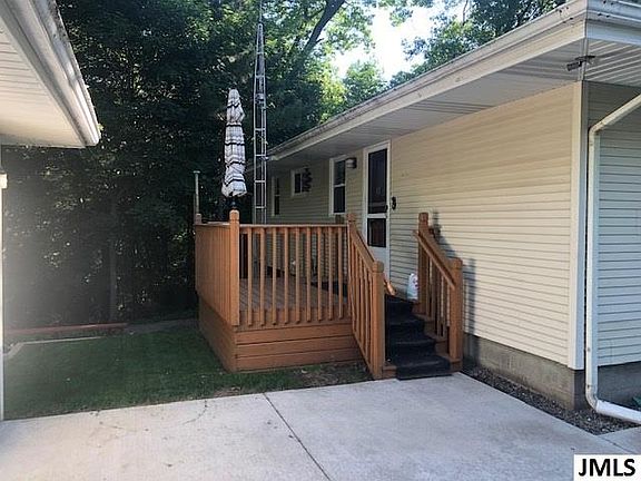 4th image of 220 Iroquois St