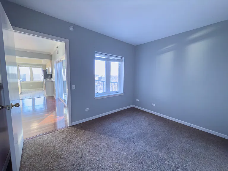 811 Chicago Ave — Photo 8