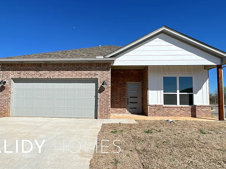 428 Remington Ave — Photo 1