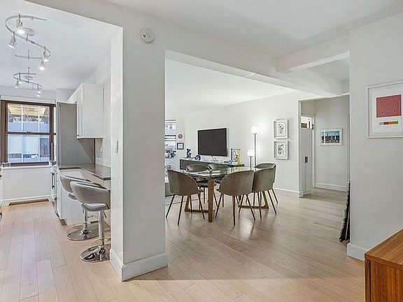 5th image of 135 E 54th St APT 8K