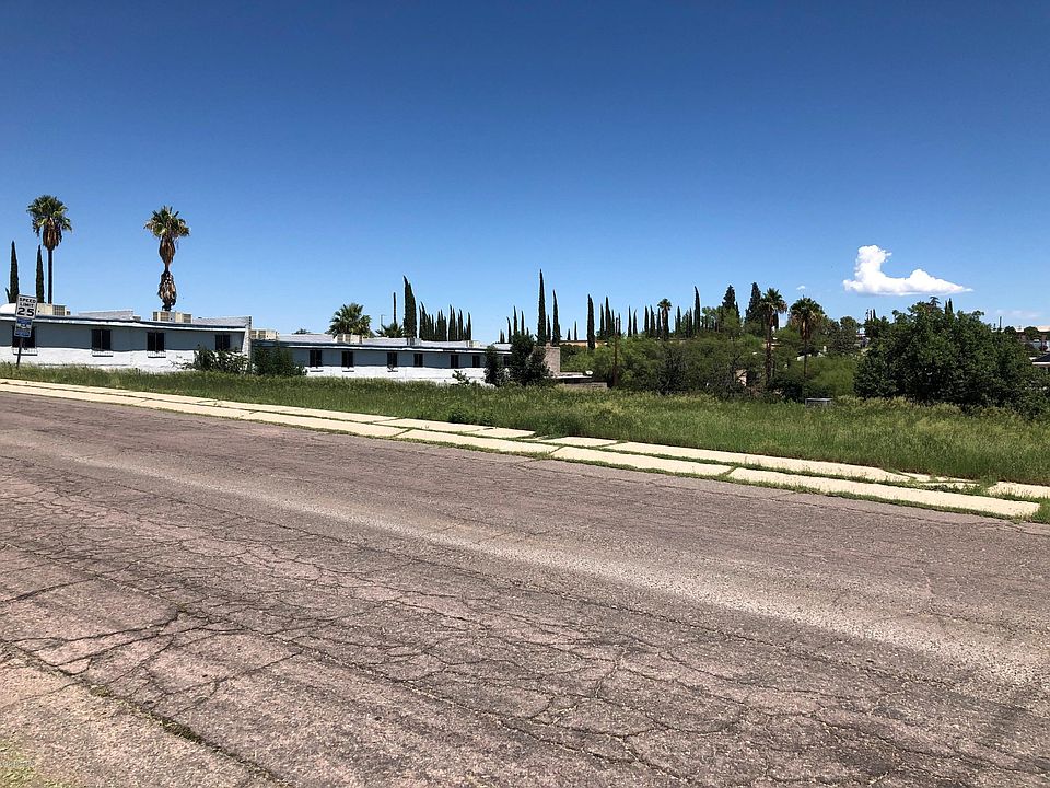 2nd image of 330 W Pajarito St