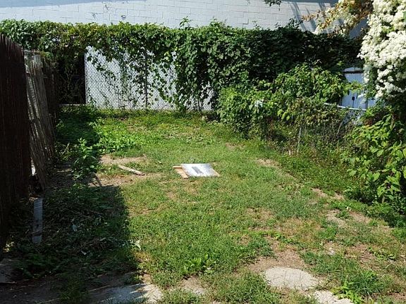 5th image of 425 N 6th Ave
