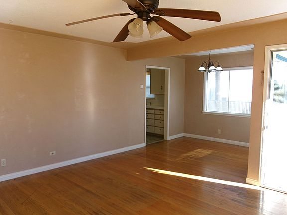 4th image of 3034 Sacramento St
