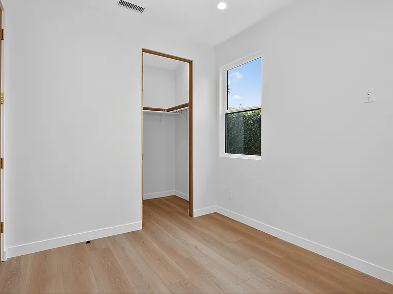 17501 Los Alimos St #10809 — Photo 6