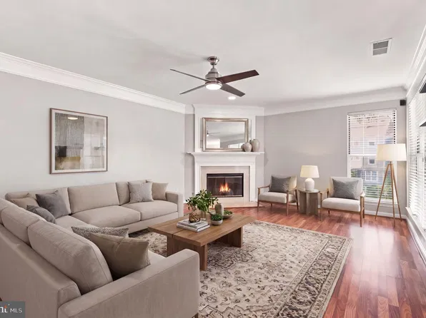 8210 Crossbrook Ct Unit 202, Lorton, VA 22079