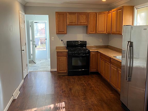 5th image of 4491 Jackson St