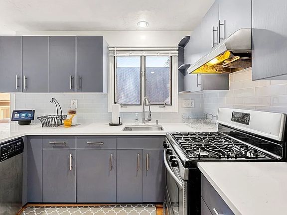 5th image of 203 Copperwood Dr
