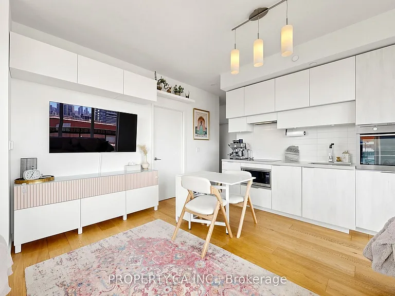 8 Eglinton Ave E #1411 — Photo 4