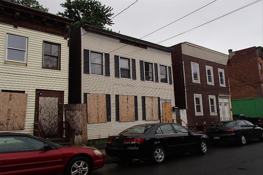 2nd image of 203 Sherman St