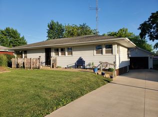 404 Red Oak Rd, Walnut, IL 61376