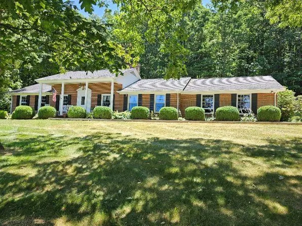 1699 Stable Rd, Hillsville, VA 24343