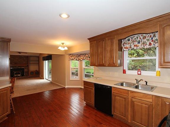 3rd image of 7974 Lancelot Dr