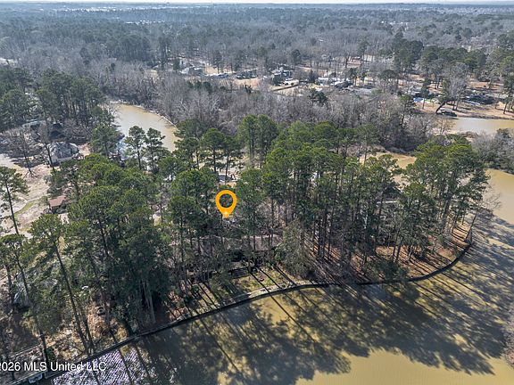 5th image of 402 Glen Cove Rd