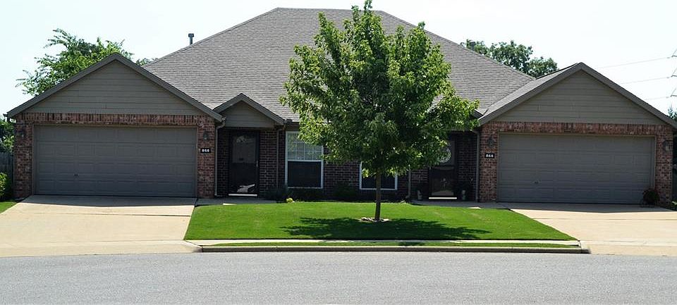1st image of 866 & 868 Oakwood Ct