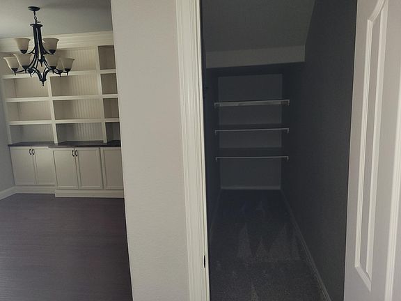 4th image of 210 Lyndhurst Dr