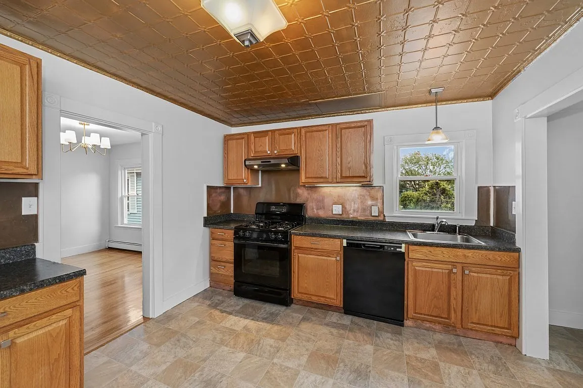 3 bed, 2.0 bath, 1500 sqft, $4,500 — Photo 3