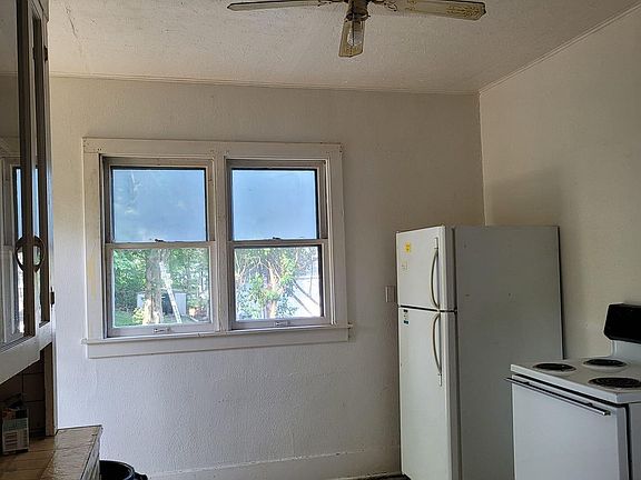 4th image of 457 West St