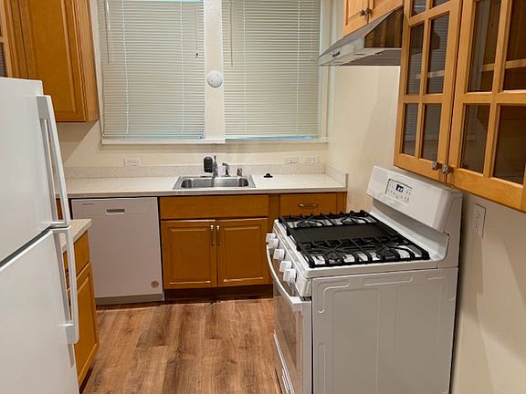 2nd image of 330 Van Buren Ave #6