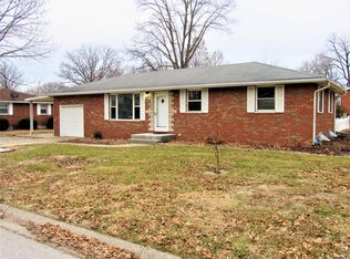 4928 Hill Dr, Godfrey, IL 62035