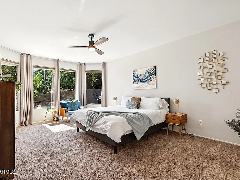 1125 E Irma Ln — Photo 31