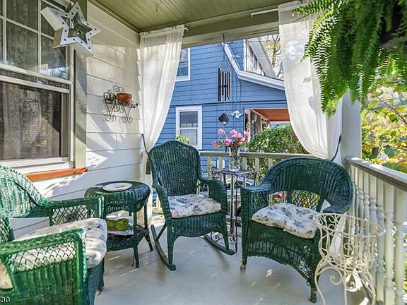 4th image of 88 Hillside Ave