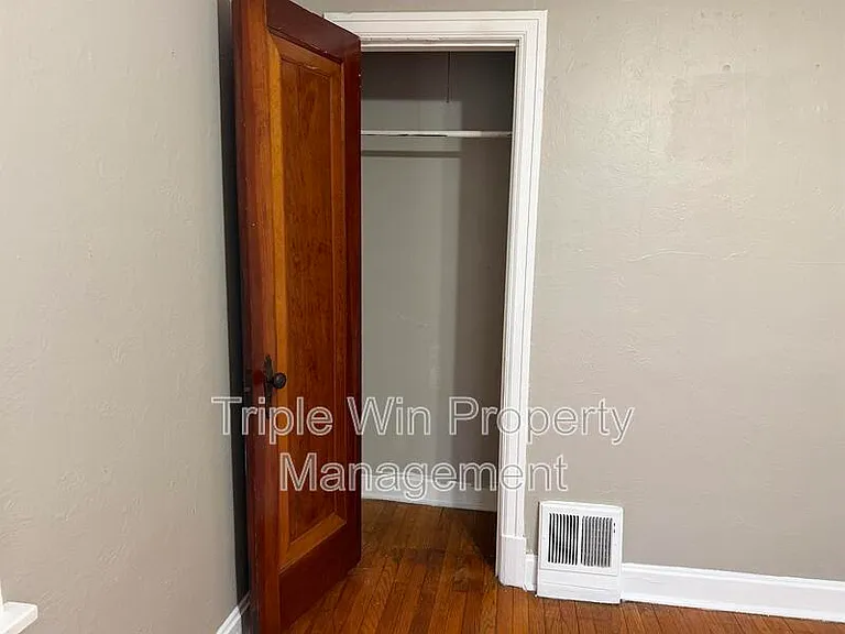 2527 Switzer Ave — Photo 13