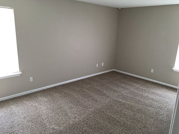 5th image of 504 N Austin St