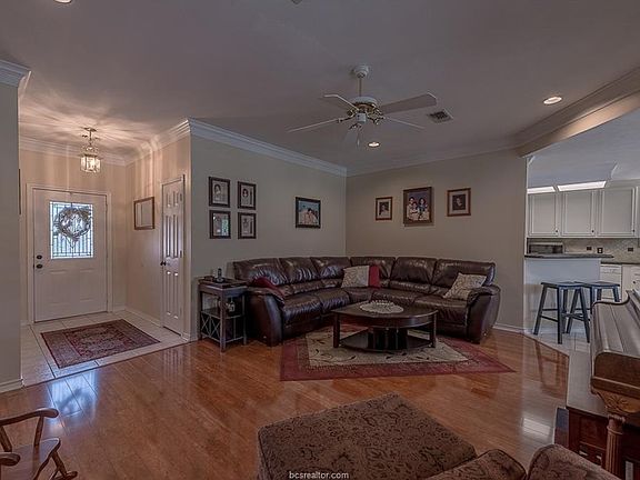 4th image of 3915 Brighton Dr