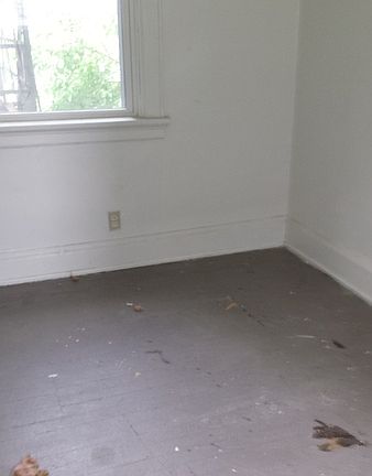 4th image of 1044 Winfield Ave