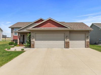 2720 Heritage Dr NW, Minot, ND, 58703