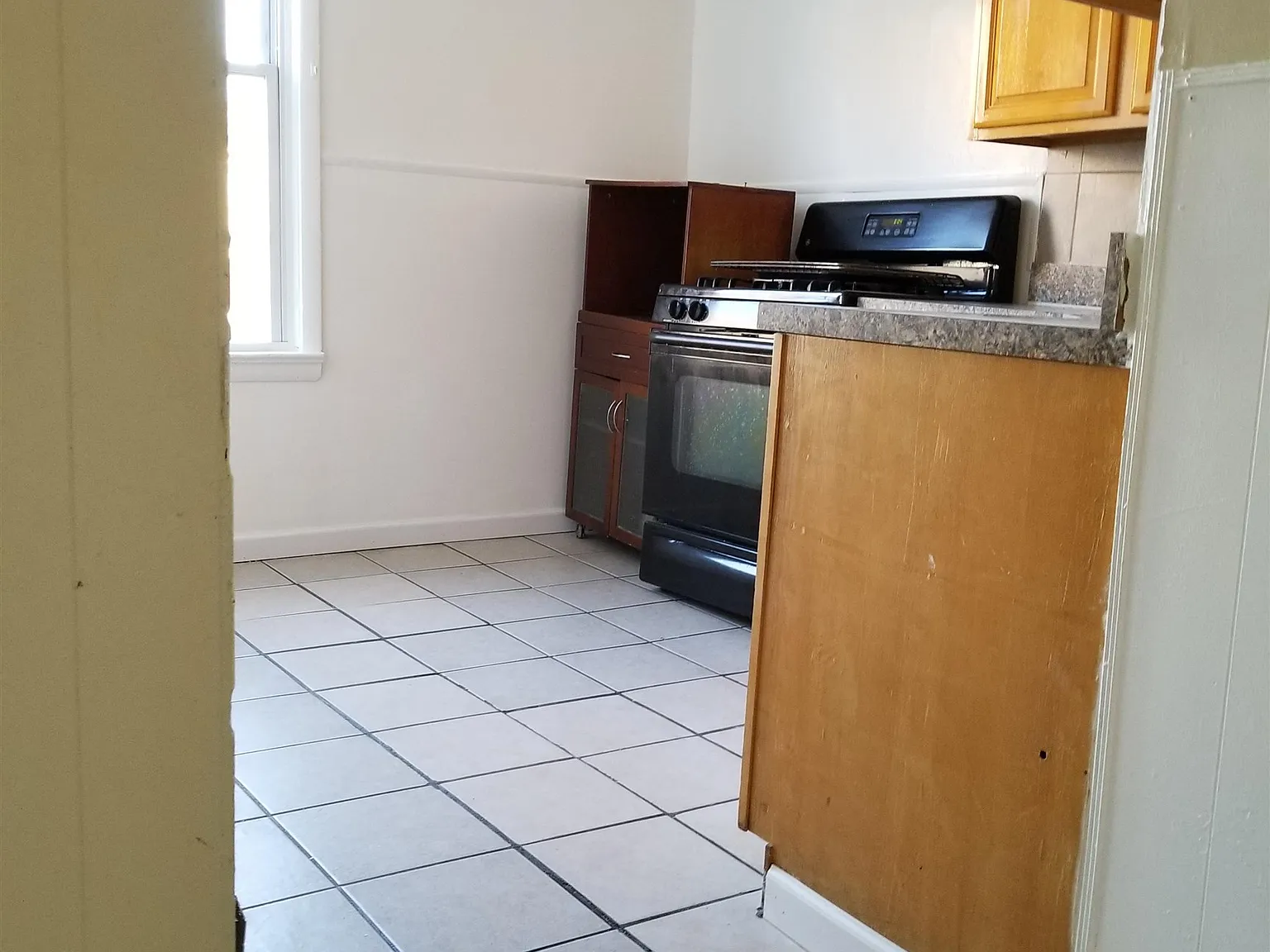 3 bed, 1.0 bath, $1,800 — Photo 2