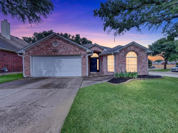 7700 Black Bear Ct, Fort Worth, TX 76137
