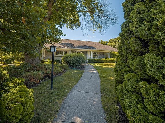 2nd image of 5941 Woods Edge Rd