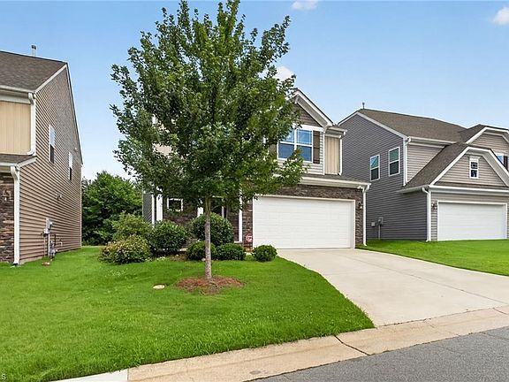 3rd image of 124 Habersham Ct