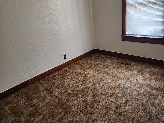 4th image of 704 N A St