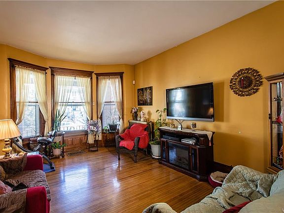4th image of 106 Fargo Ave