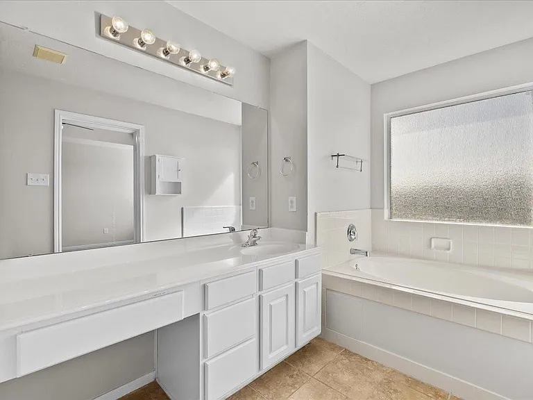 7535 Park Bend Ln — Photo 15