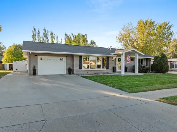 524 17th St SW, Minot, ND 58701