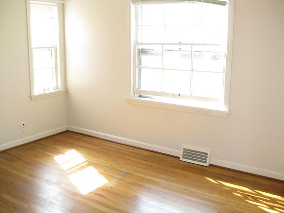 5th image of 3197 Rocky River Dr