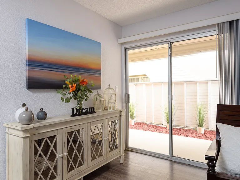 The Californian Apartments- HB — Photo 33