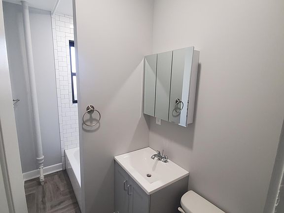 5th image of 64 Baldwin Ave #6