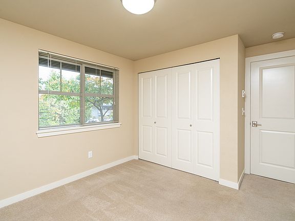 4th image of 431 Kirkland Ave #401