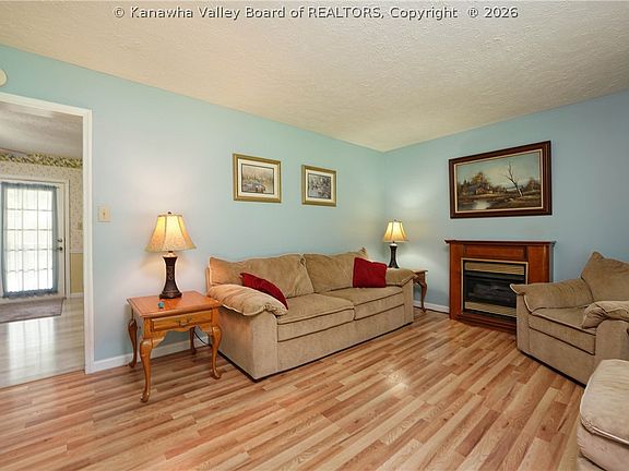 4th image of 318 Thorofare Rd