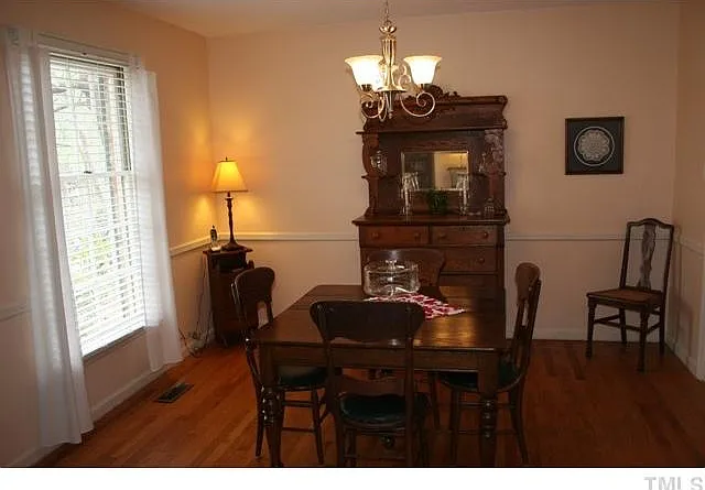 810 Churchill Dr — Photo 7