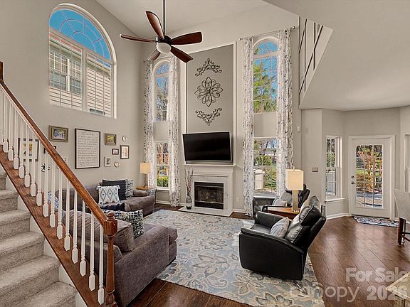 5th image of 16214 Hollingbourne Rd