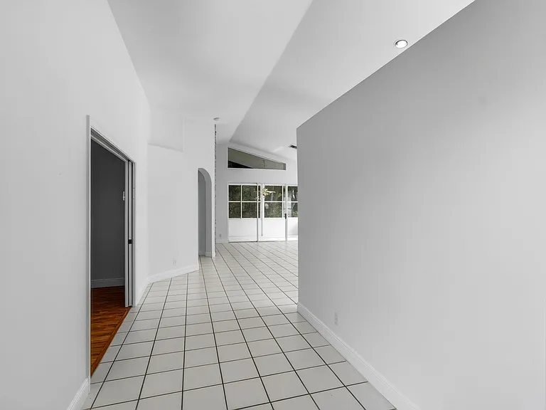 5225 Brookview Dr — Photo 38