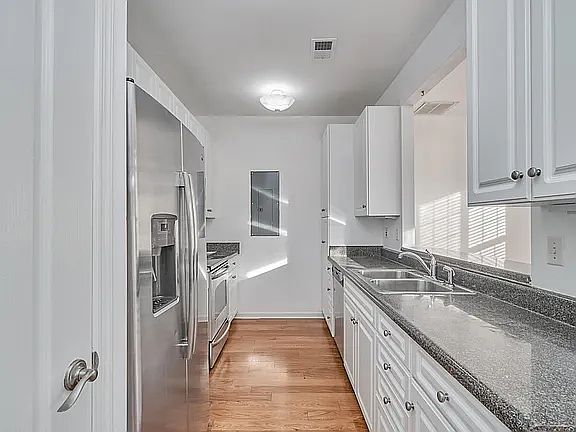 4th image of 5352 Charmont Ct #1