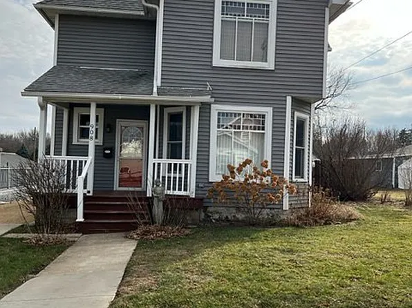908 Woodlawn St, Dixon, IL 61021