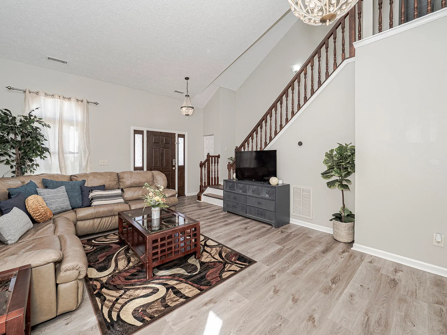 4 bed, 2000 sqft, $2,980 — Photo 3